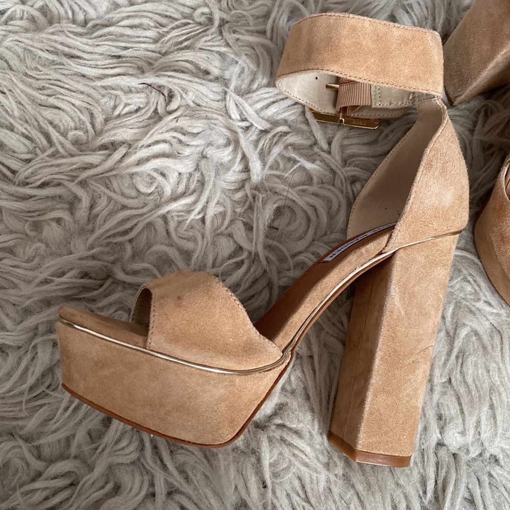 NEW Steve Madden Nude Platform Suede Strap Heels